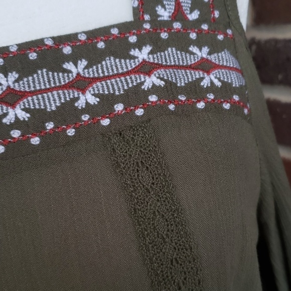 NWT Moss Green Cold Shoulder Top Tank - Picture 4 of 8